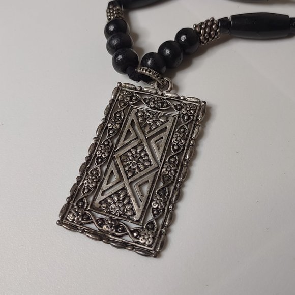 Rectangular Silver Tone Pendant Necklace With Black Beads 25 Inches Long - Picture 3 of 10